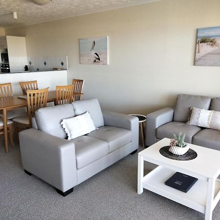 Moorings Beach Resort Caloundra Bagian luar foto