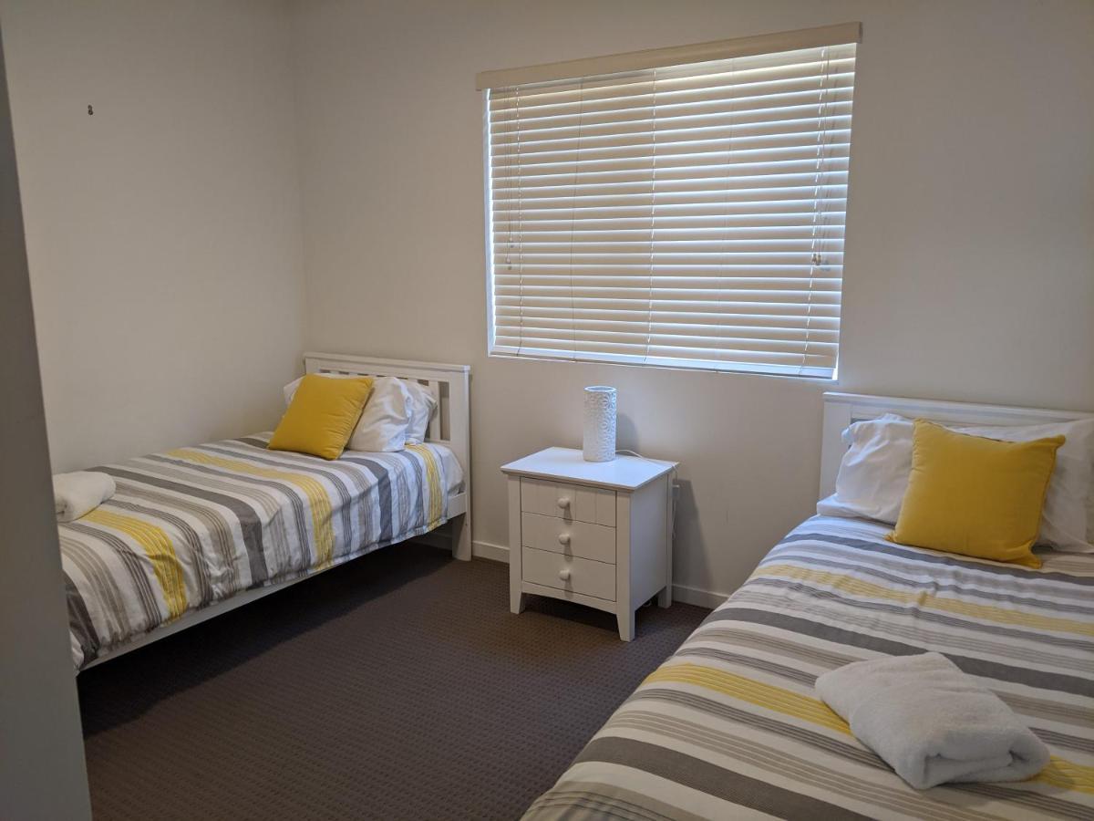 Moorings Beach Resort Caloundra Bagian luar foto