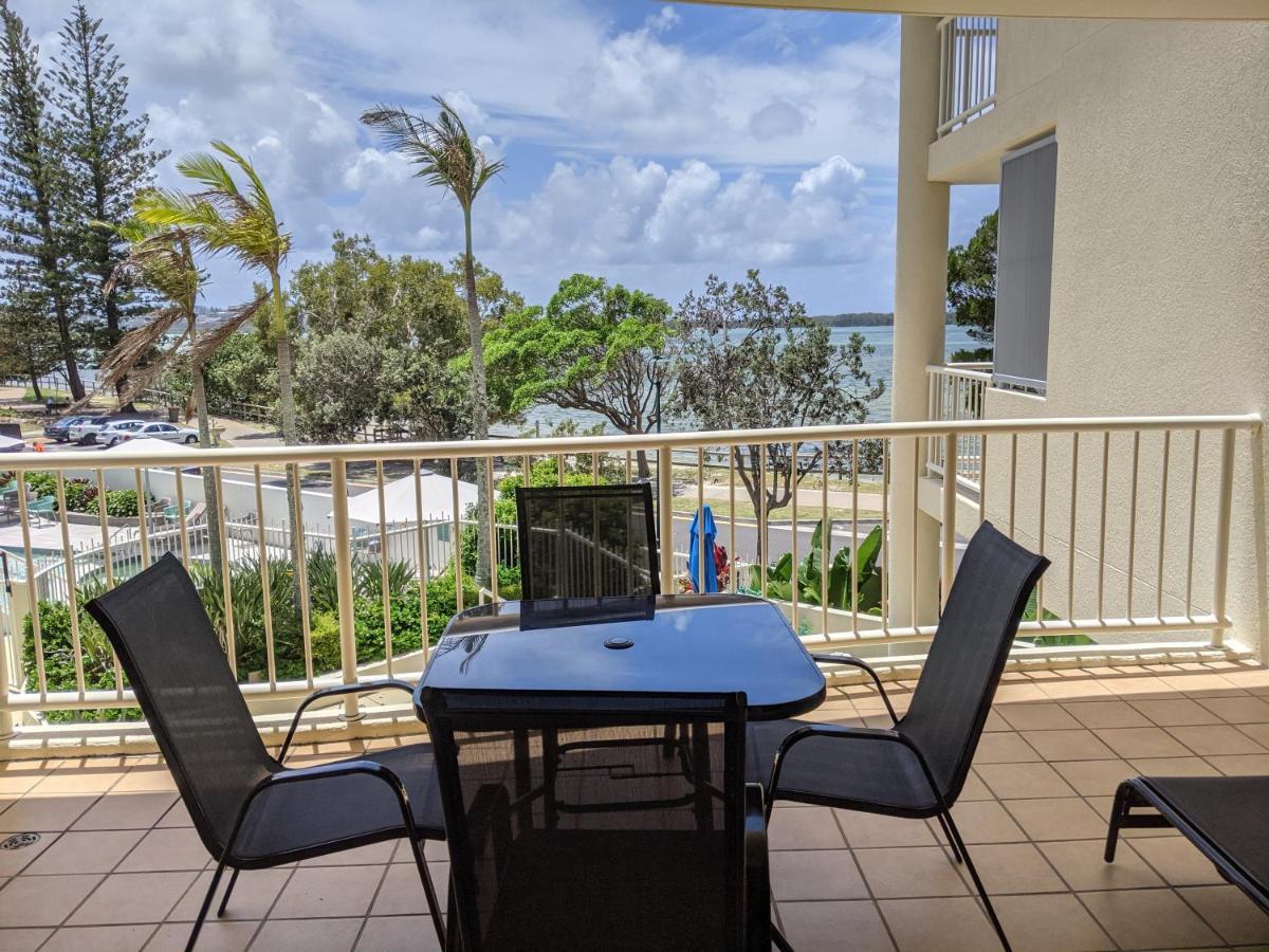 Moorings Beach Resort Caloundra Bagian luar foto