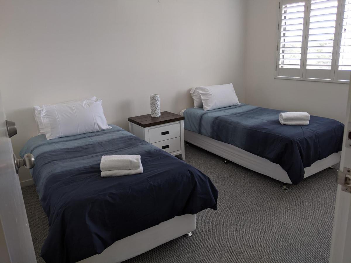 Moorings Beach Resort Caloundra Bagian luar foto