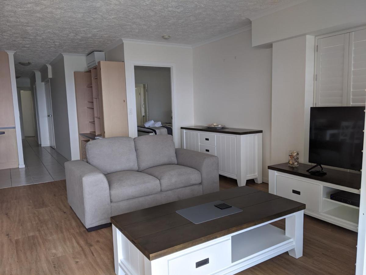 Moorings Beach Resort Caloundra Bagian luar foto