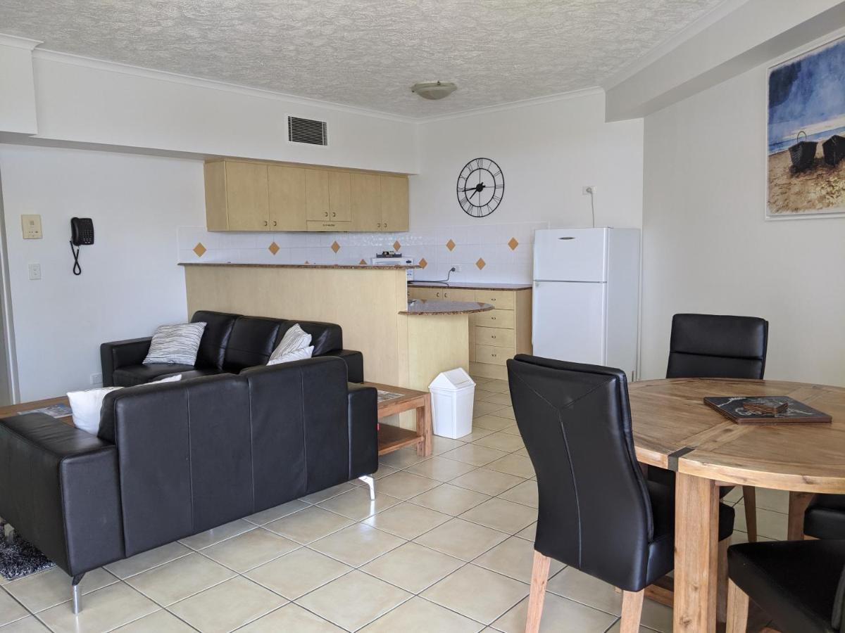 Moorings Beach Resort Caloundra Bagian luar foto