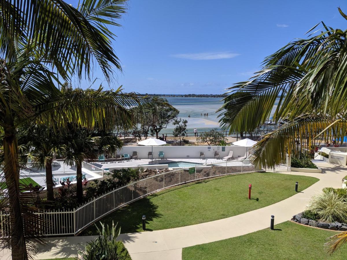 Moorings Beach Resort Caloundra Bagian luar foto