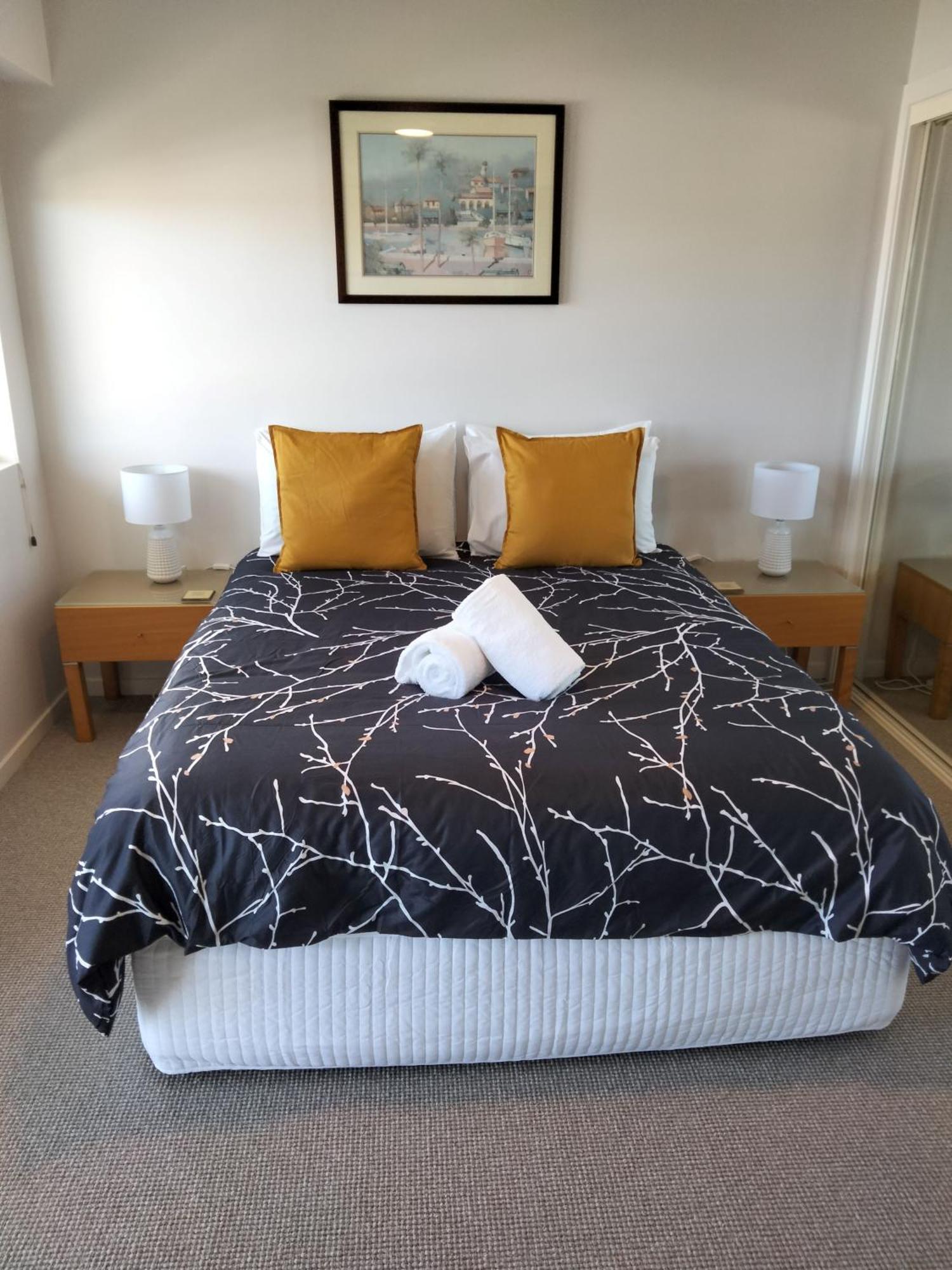 Moorings Beach Resort Caloundra Bagian luar foto