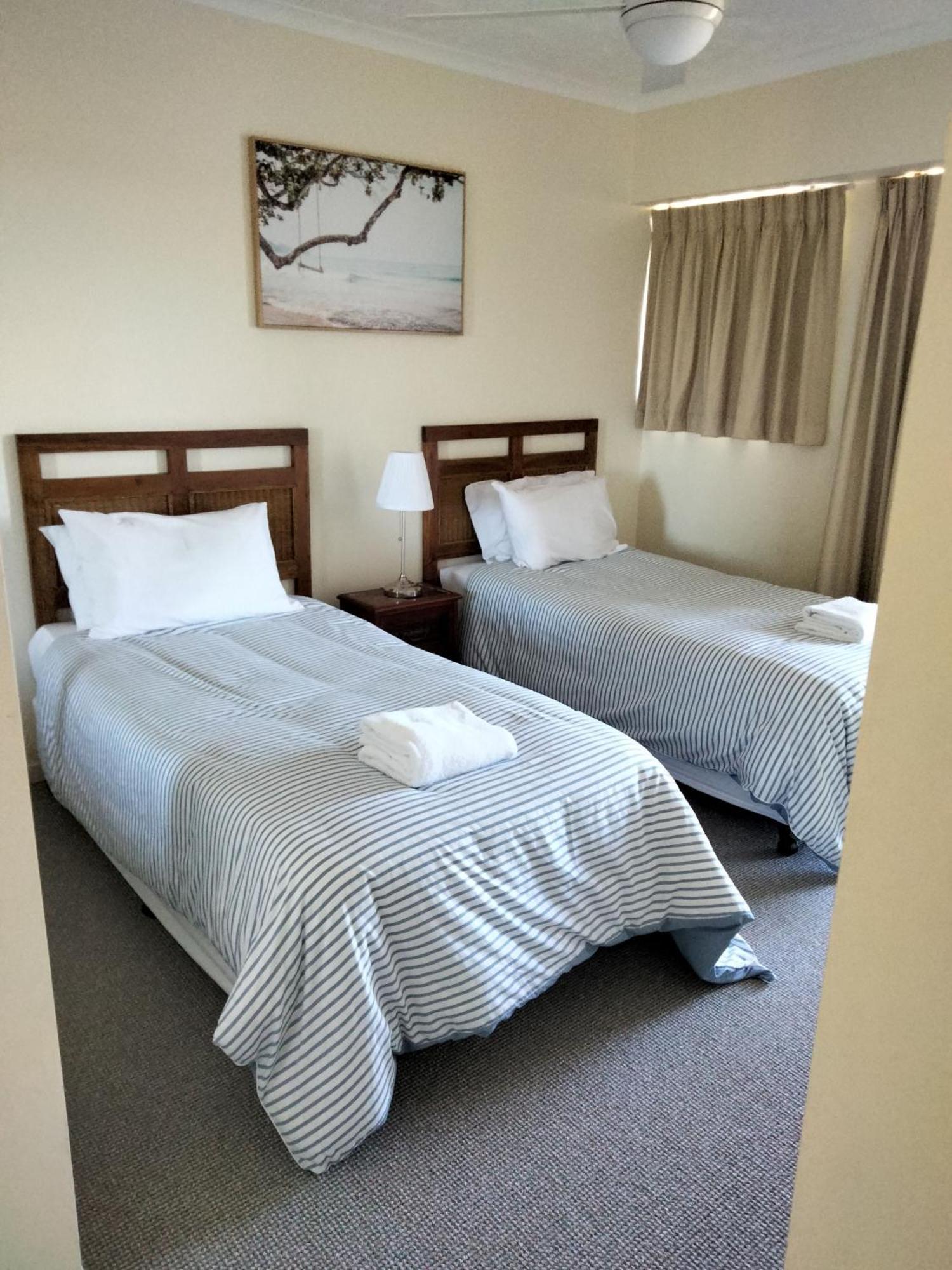Moorings Beach Resort Caloundra Bagian luar foto
