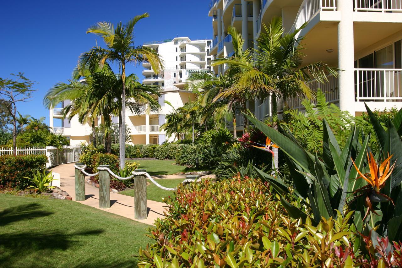 Moorings Beach Resort Caloundra Bagian luar foto
