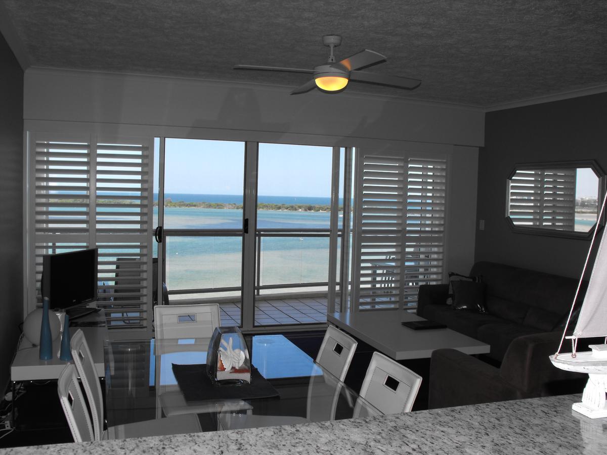 Moorings Beach Resort Caloundra Bagian luar foto