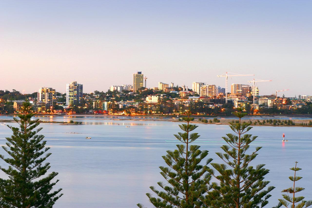 Moorings Beach Resort Caloundra Bagian luar foto