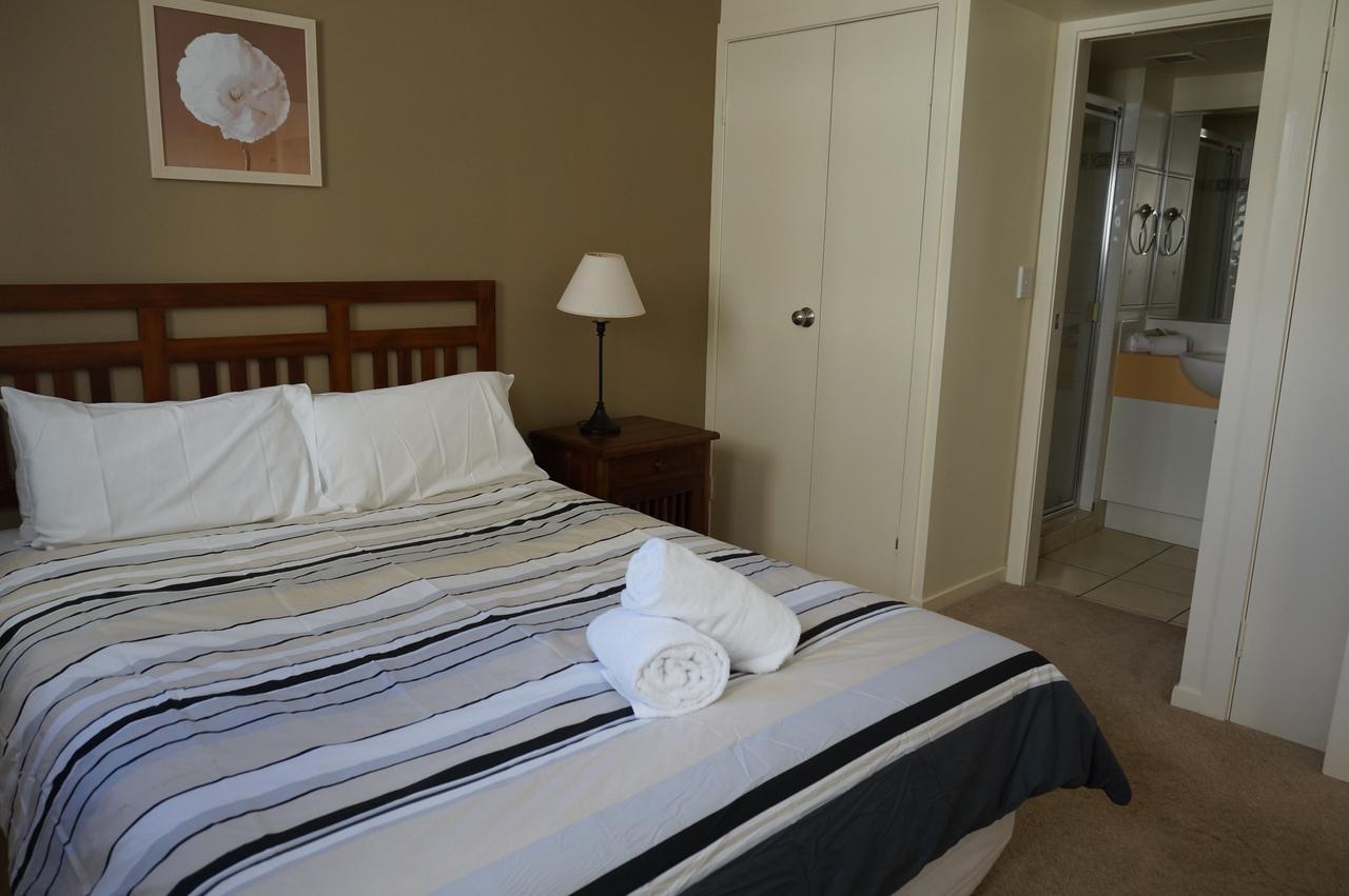 Moorings Beach Resort Caloundra Bagian luar foto