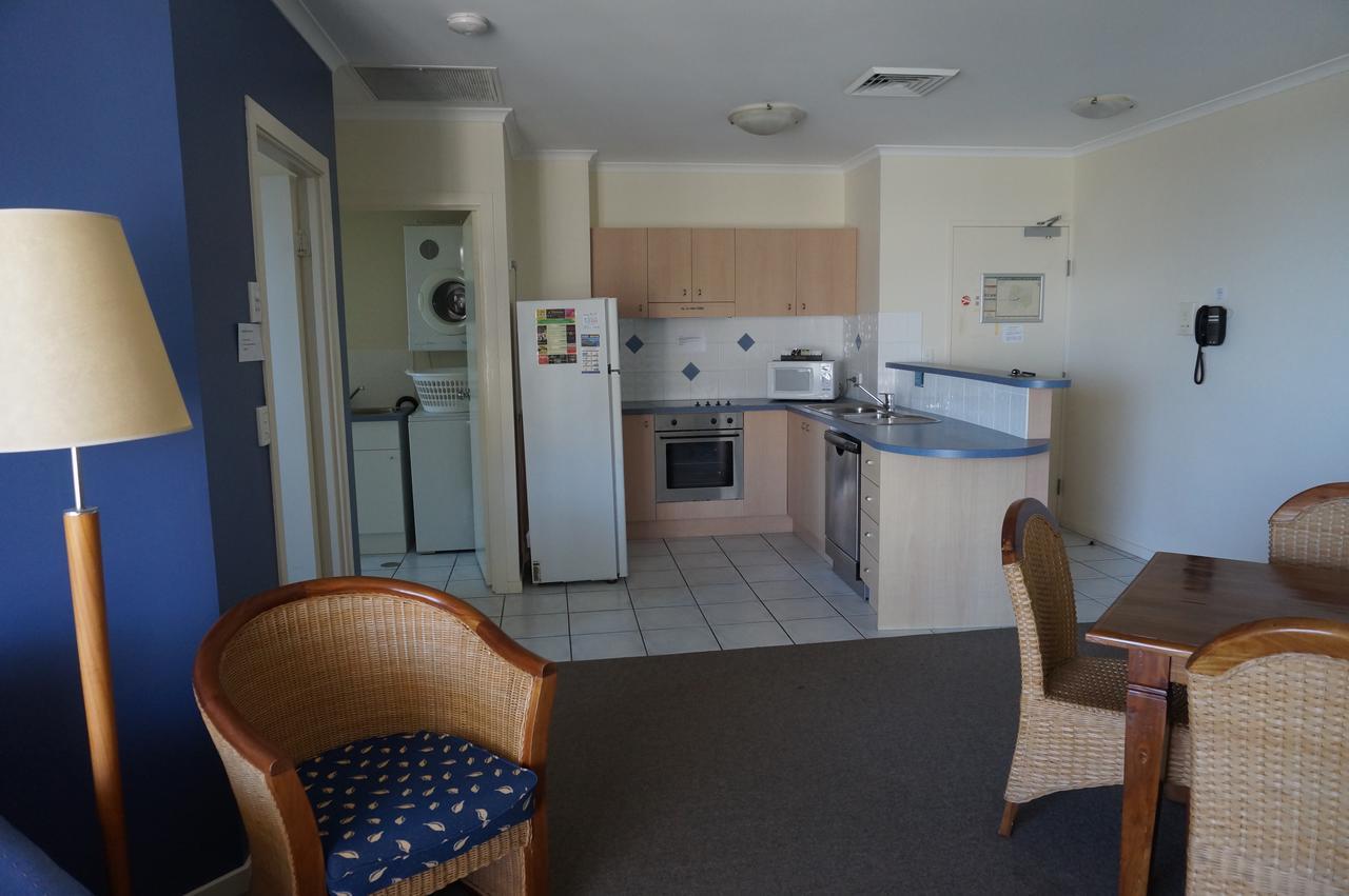 Moorings Beach Resort Caloundra Bagian luar foto