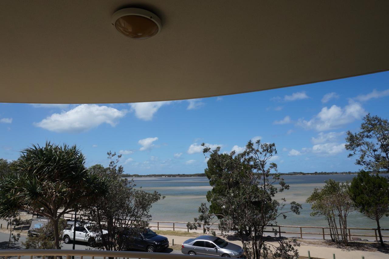 Moorings Beach Resort Caloundra Bagian luar foto