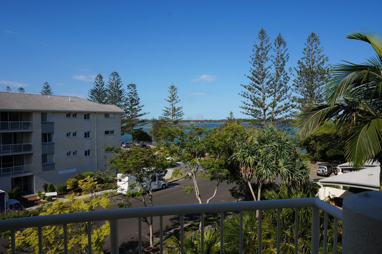 Moorings Beach Resort Caloundra Bagian luar foto