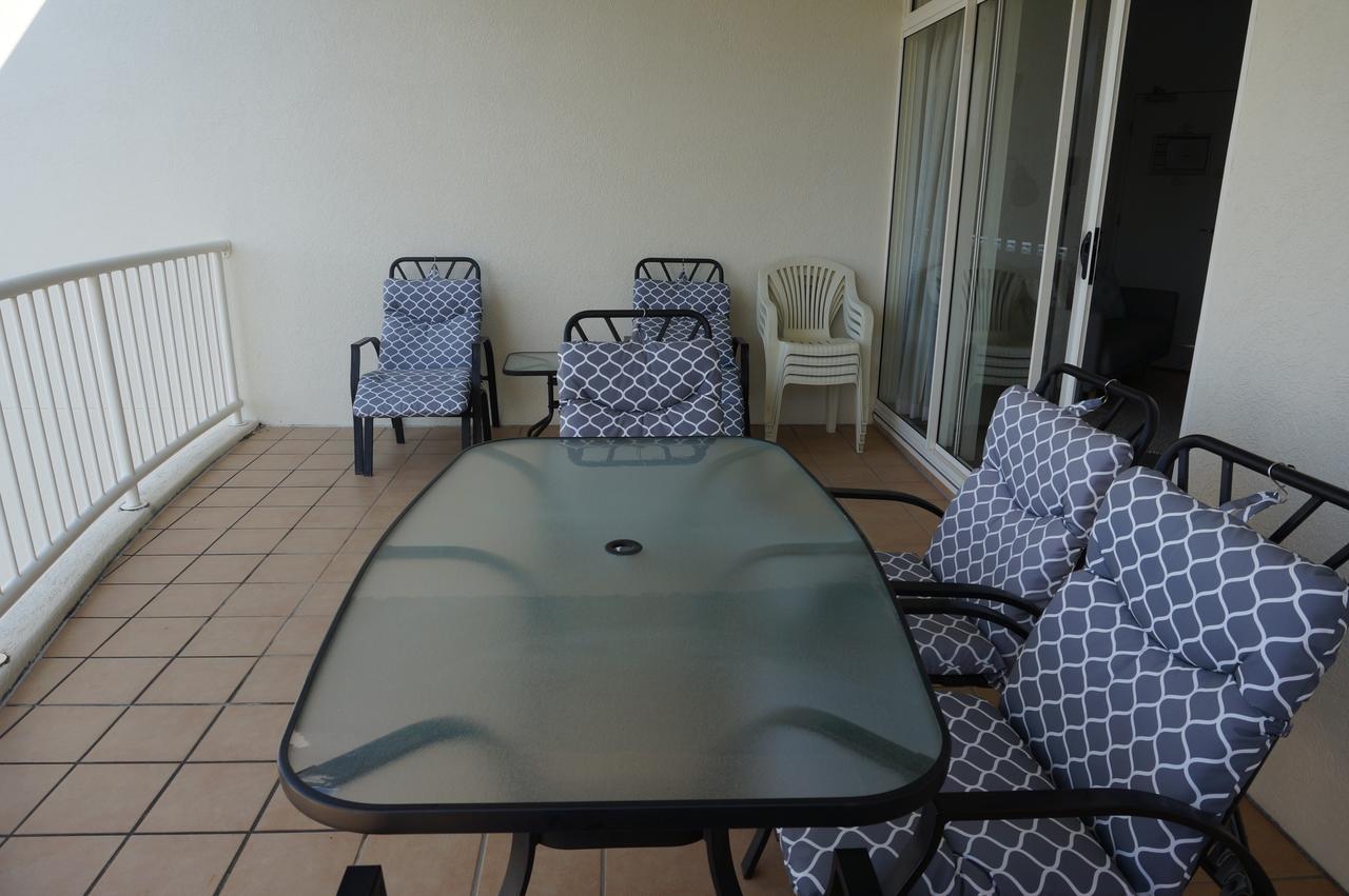 Moorings Beach Resort Caloundra Bagian luar foto