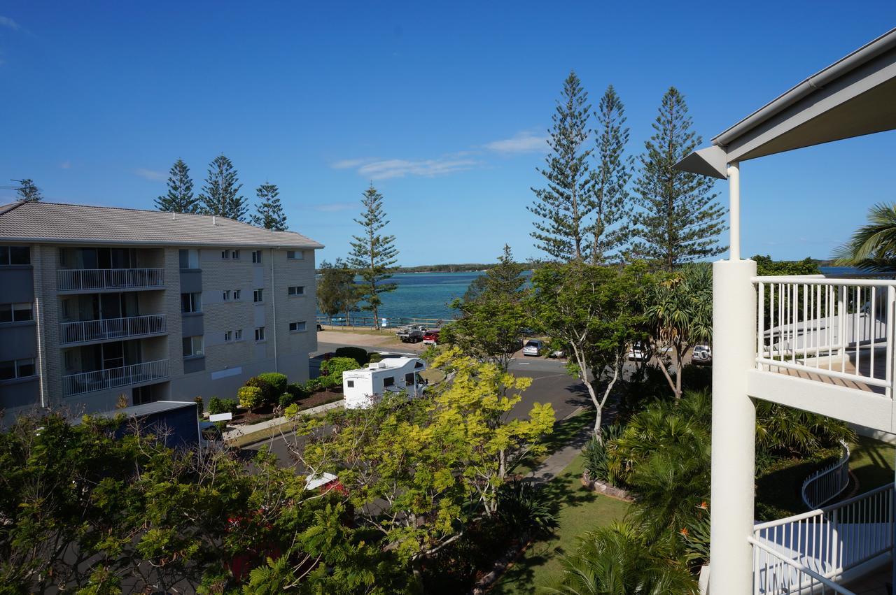 Moorings Beach Resort Caloundra Bagian luar foto