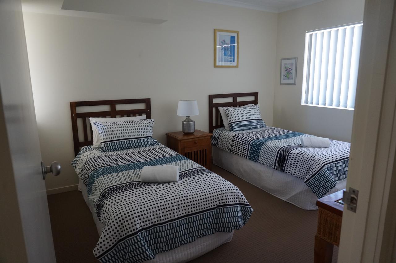 Moorings Beach Resort Caloundra Bagian luar foto