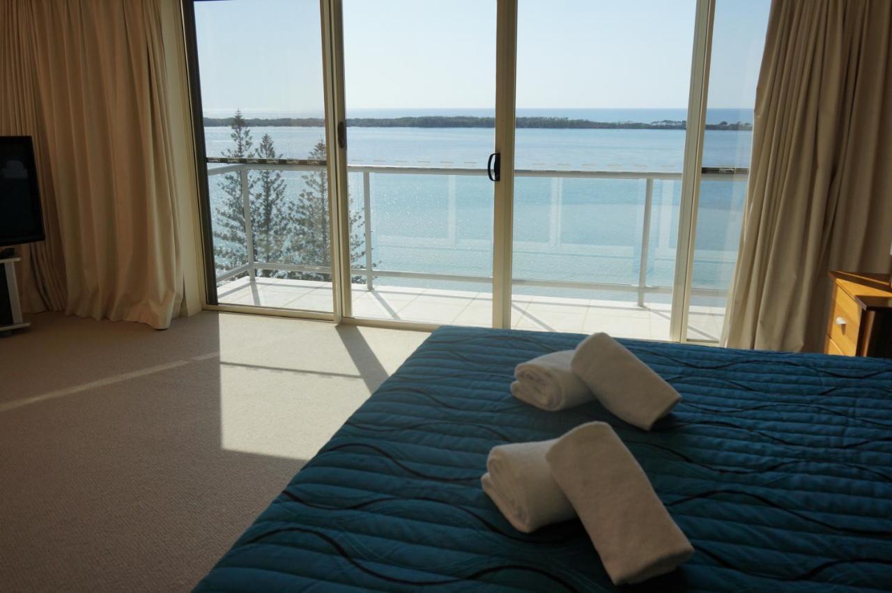 Moorings Beach Resort Caloundra Bagian luar foto