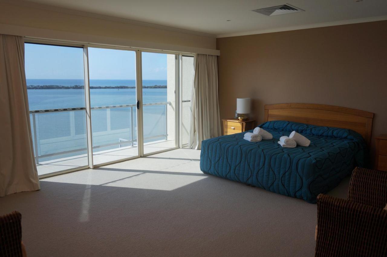 Moorings Beach Resort Caloundra Bagian luar foto