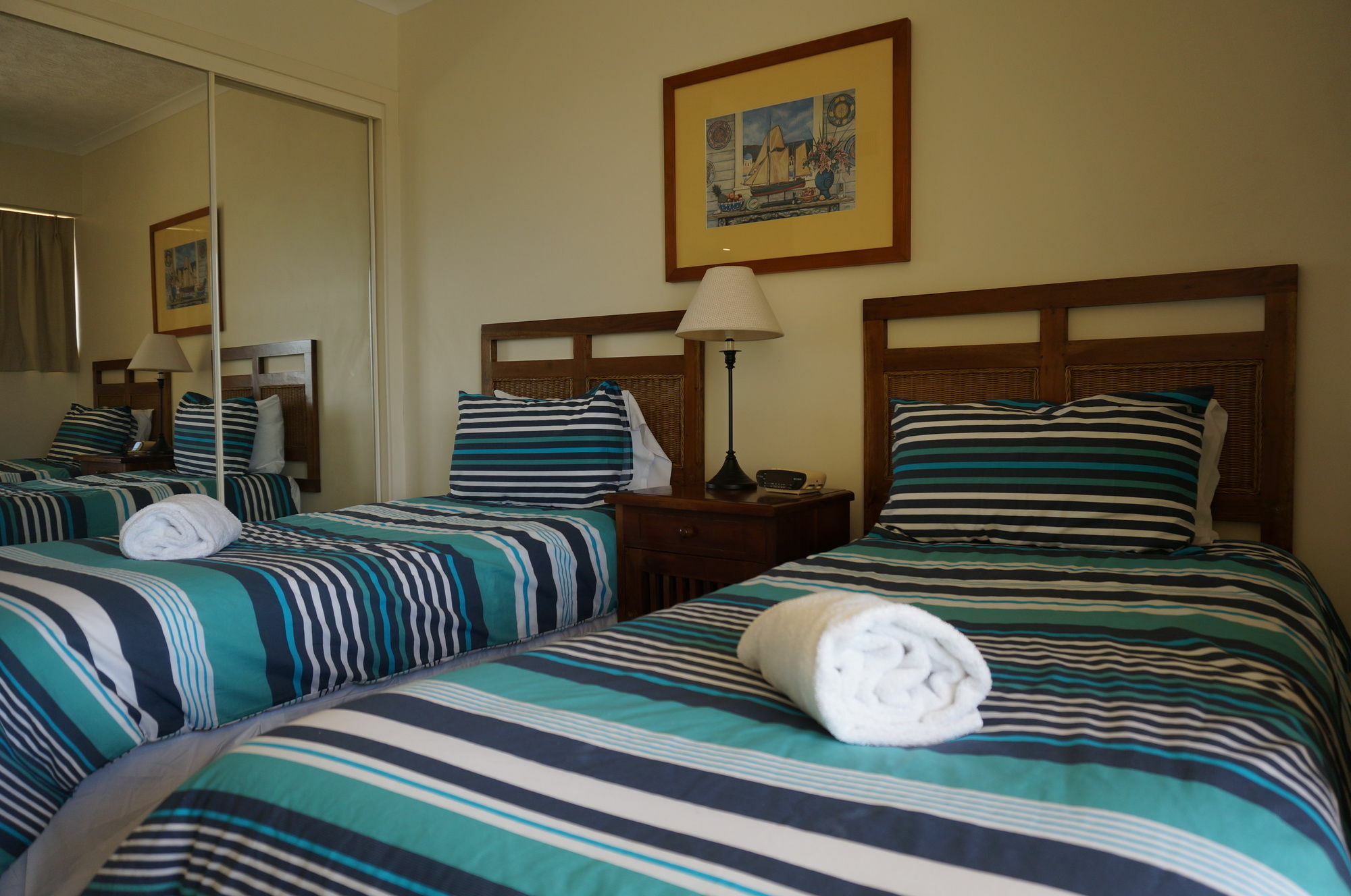 Moorings Beach Resort Caloundra Bagian luar foto