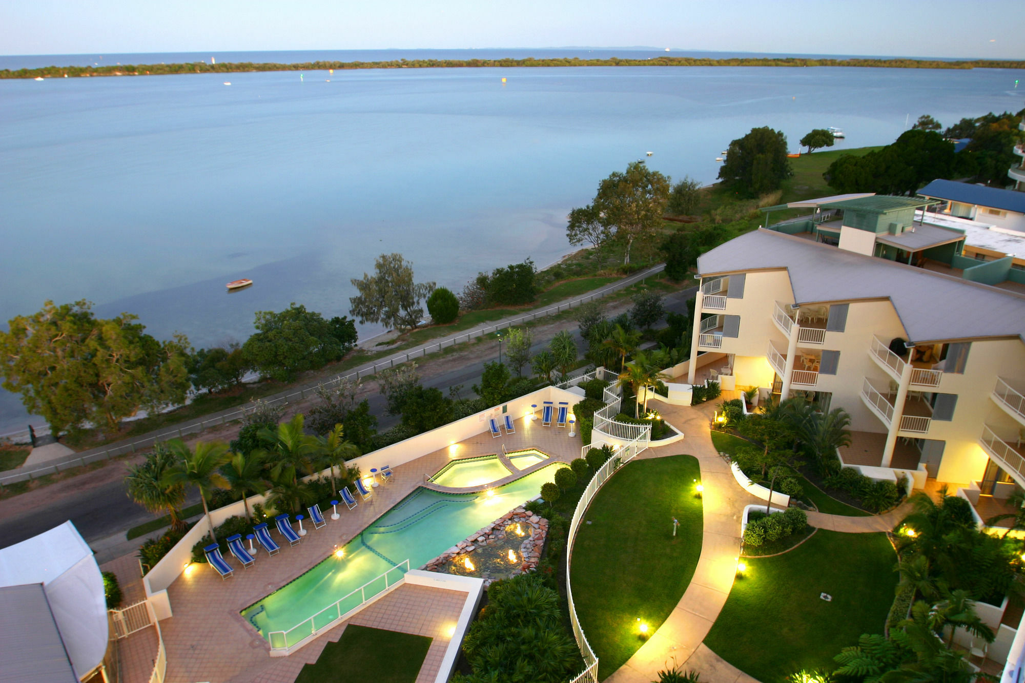 Moorings Beach Resort Caloundra Bagian luar foto